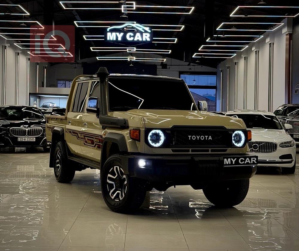 تويوتا لاند كروزر 70 بيك اب